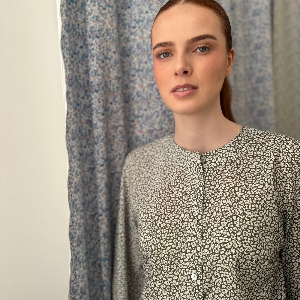 Bluse Vinter army med hvit blomst
