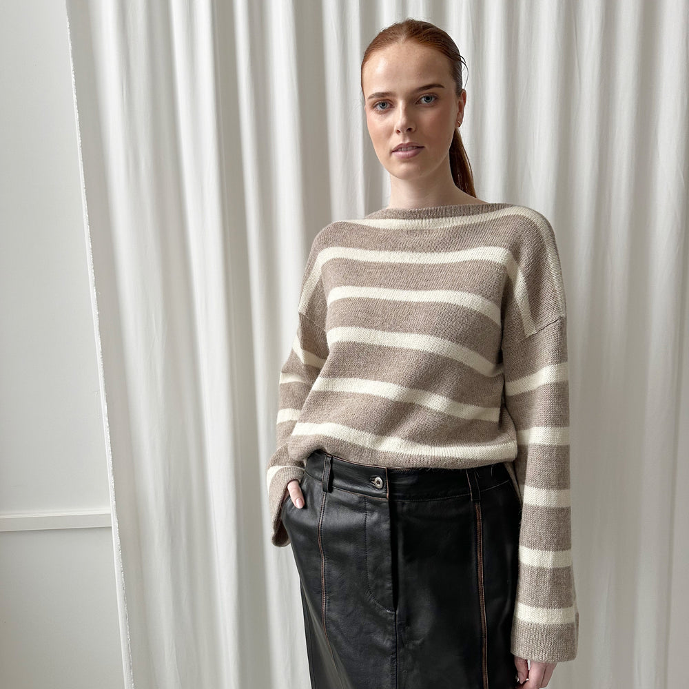 
                      
                        Genser Stripe Alpakka Kremhvit
                      
                    