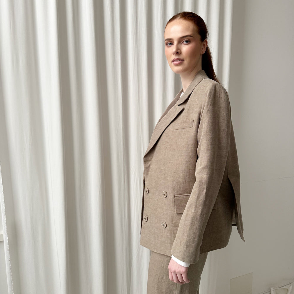 
                      
                        Blazer 1 Beige Re-
                      
                    