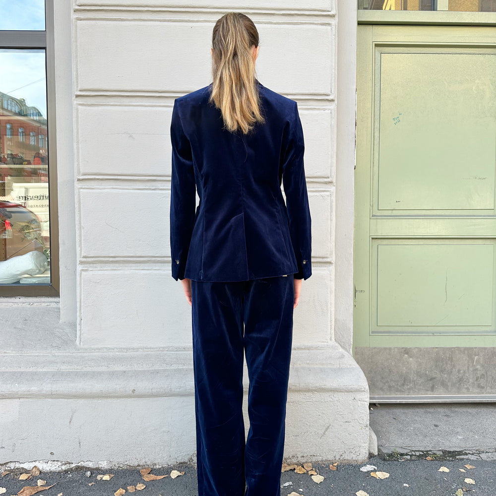 
                      
                        Blazer 4 Velvet Blue Re-
                      
                    