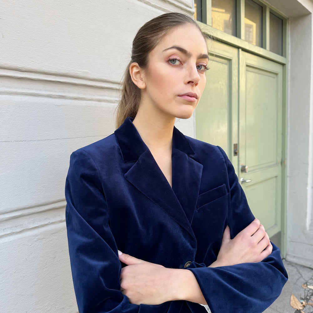 
                      
                        Blazer 4 Velvet Blue Re-
                      
                    