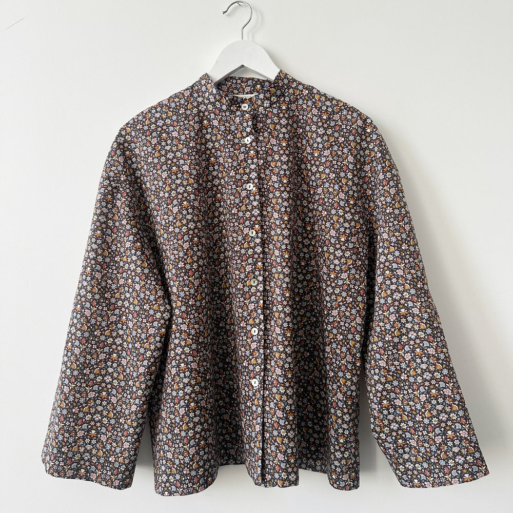
                      
                        Bluse Vid Liberty Brun Småblomster
                      
                    