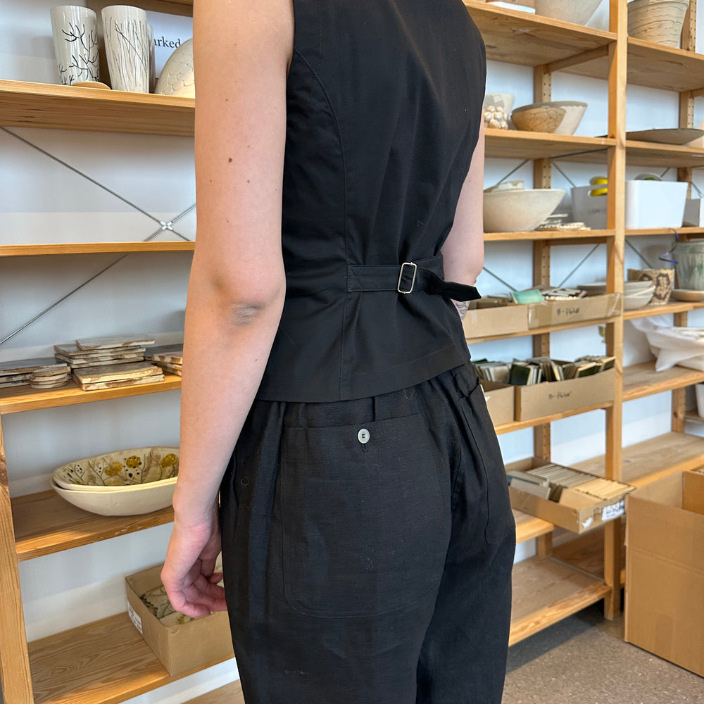 
                      
                        Studio Re- Sort vest og bukse
                      
                    