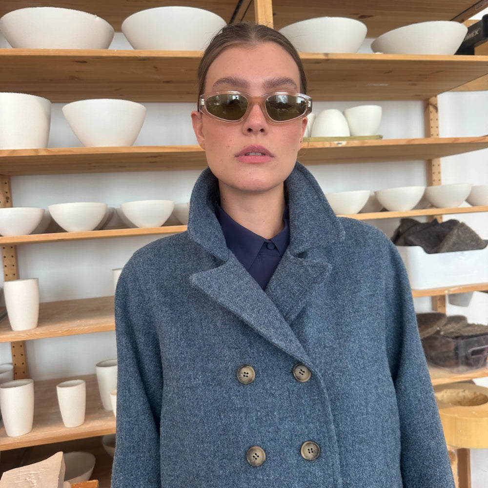 
                      
                        Kåpe Dobbeltspent Harris Tweed Jeansblå
                      
                    