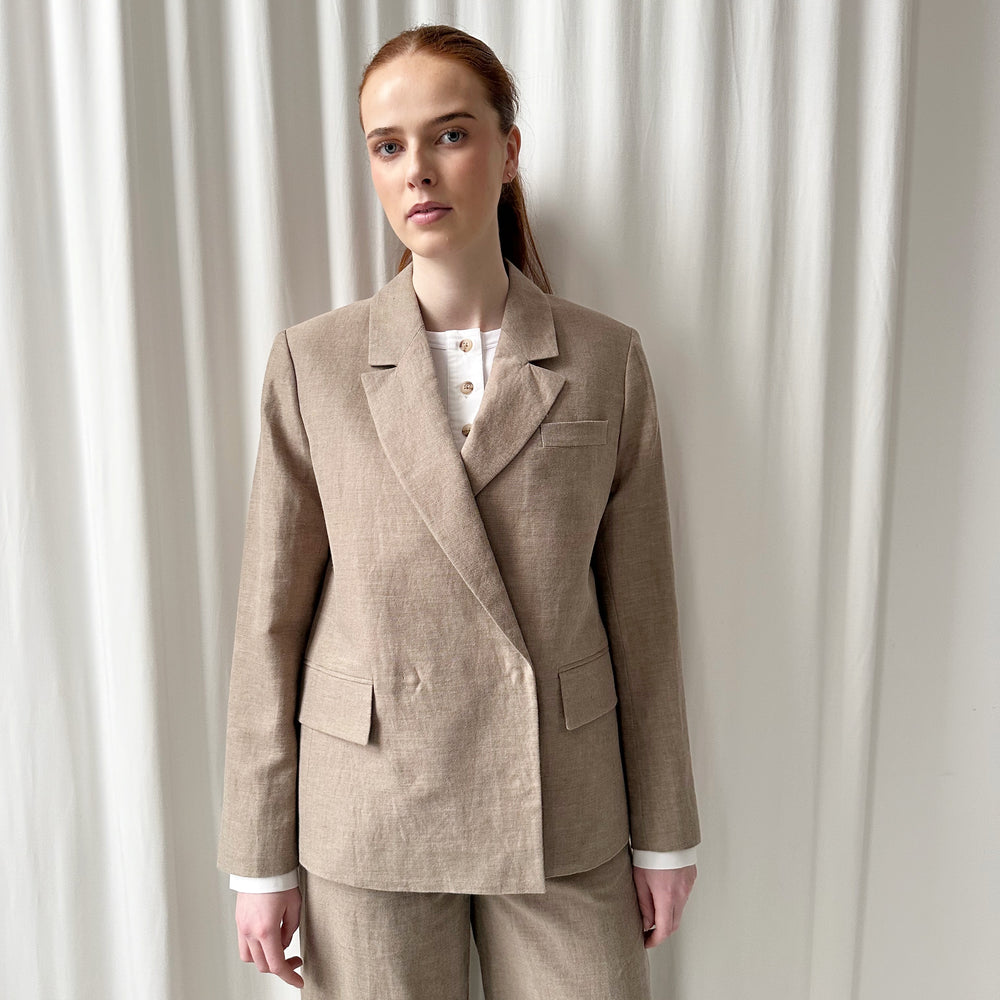 
                      
                        Blazer 1 Beige Re-
                      
                    