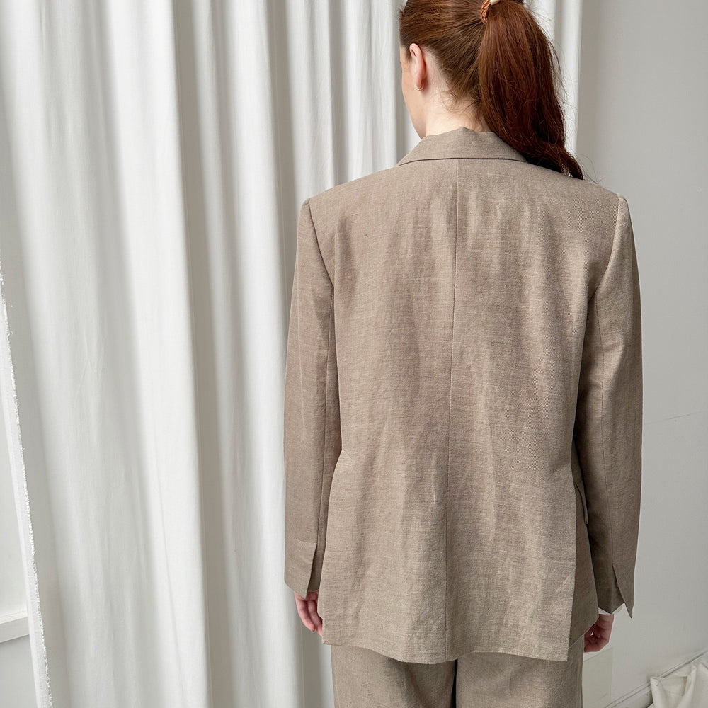 
                      
                        Blazer 1 Beige Re-
                      
                    