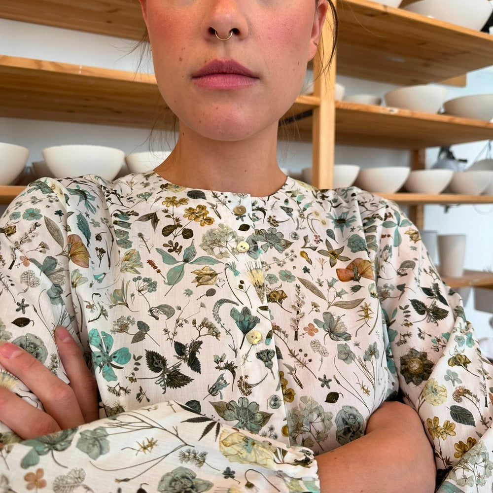 
                      
                        Bluse Vinter Hvit m Turkis Liberty
                      
                    