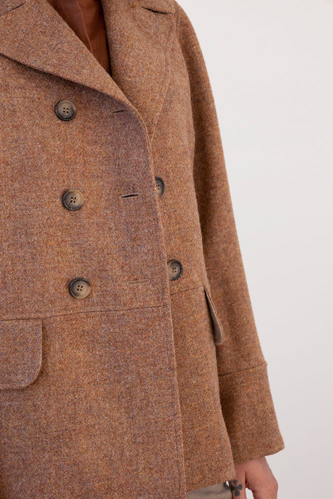 
                      
                        Jakke Los Harris Tweed Kamel
                      
                    