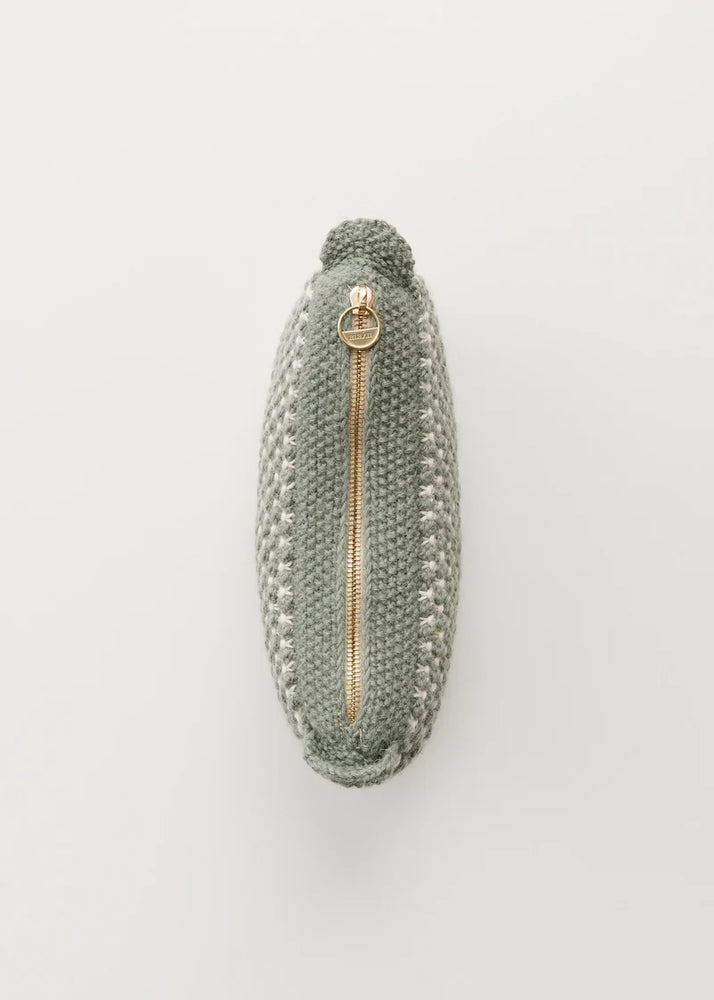 
                      
                        Aiayu - Dus grønn håndstrikket clutch
                      
                    