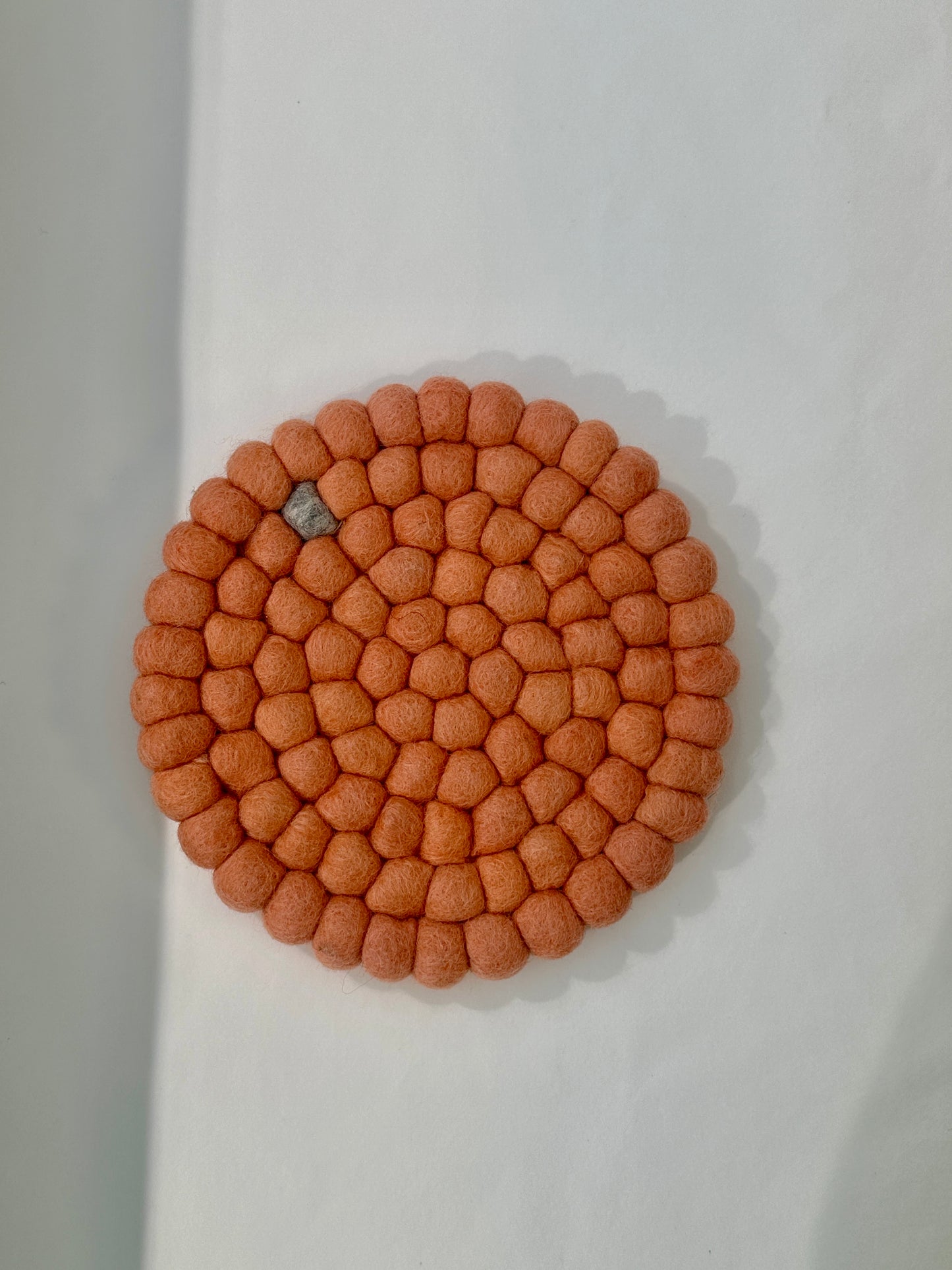 UND Wooldot Coaster Fersken/gråstein