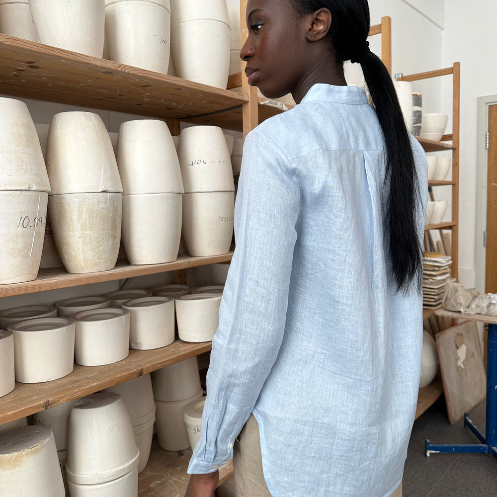 
                      
                        Studio Re- Lys blå linskjorte
                      
                    