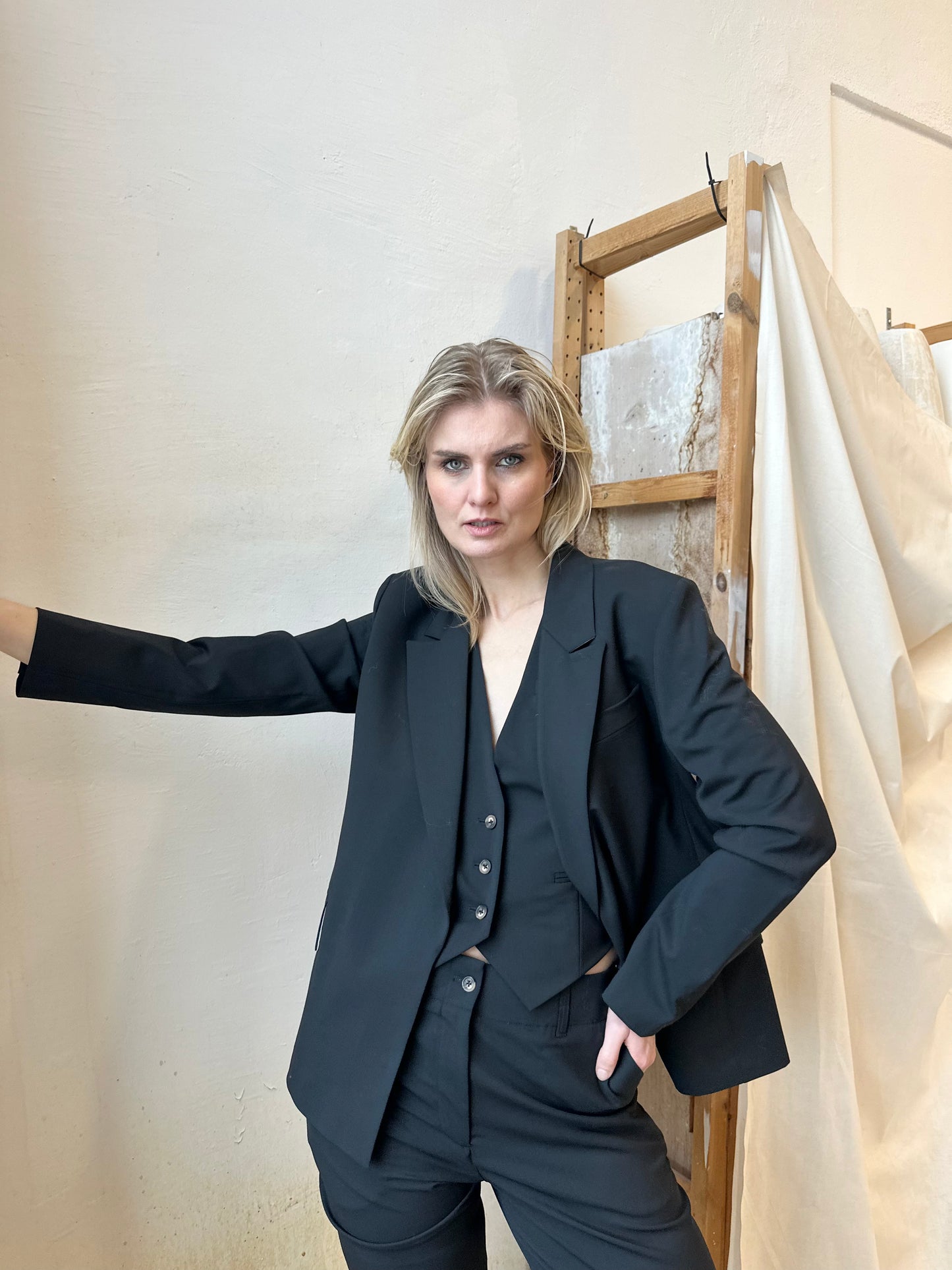 Blazer 1 Black Re-