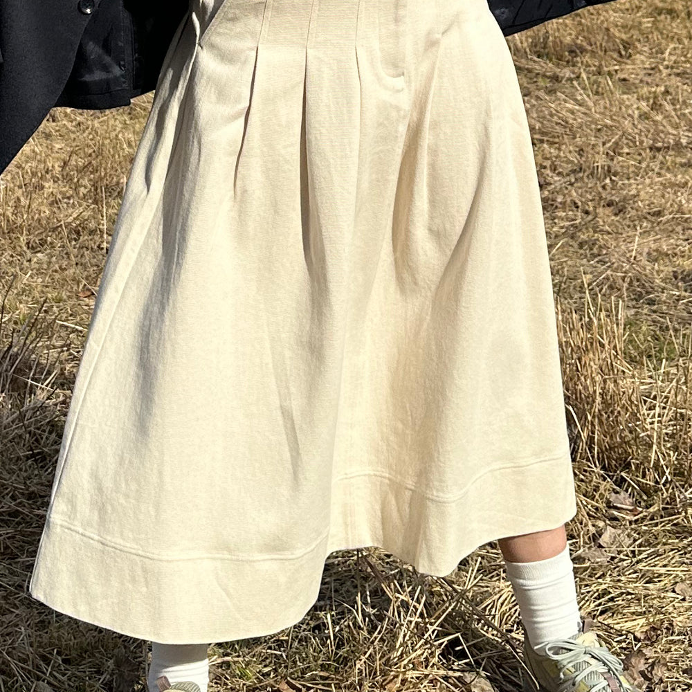 
                      
                        Studio Re- Skjørt i off-white twill
                      
                    