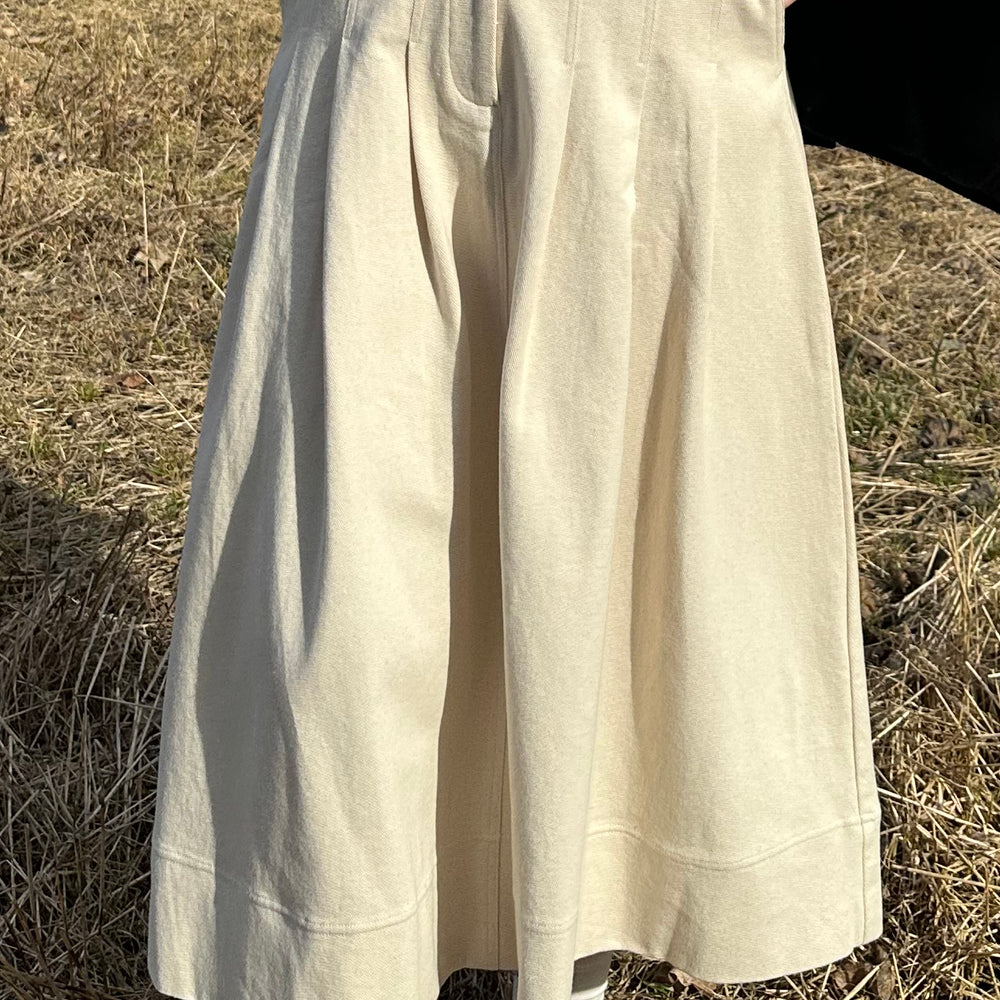 
                      
                        Studio Re- Skjørt i off-white twill
                      
                    