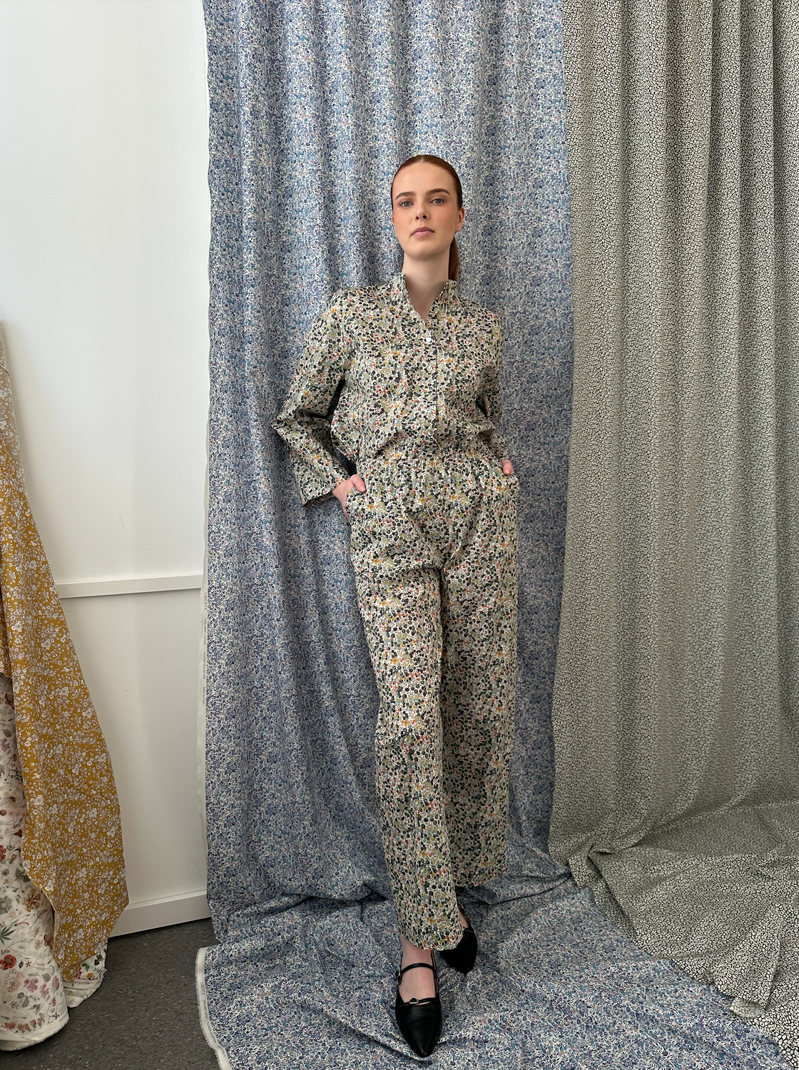 Aurora - Bukse og bluse i Liberty stoff