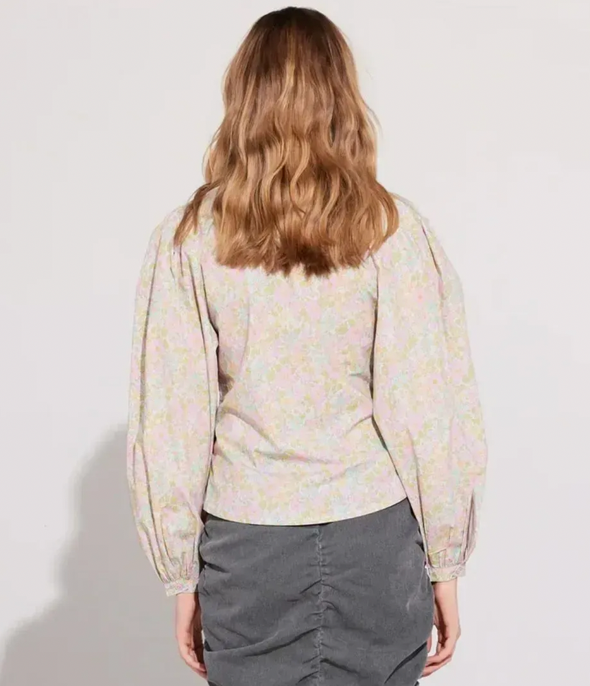 
                      
                        ILAG - Småblomstret bluse
                      
                    