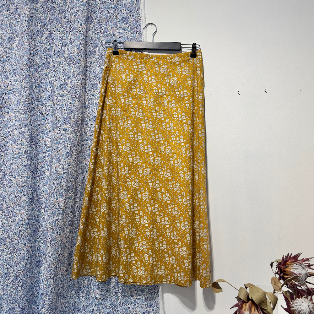 
                      
                        Skjørt Langt Liberty Sennep m/Blomster
                      
                    