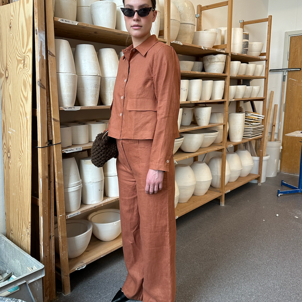 
                      
                        Studio Re- Rust linbukse og linjakke
                      
                    