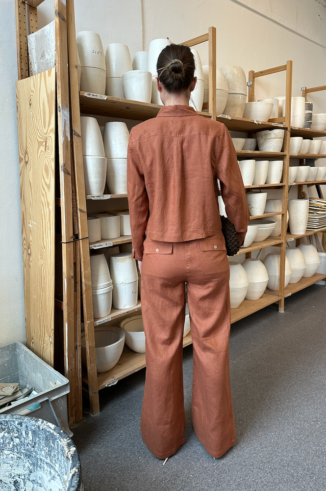 
                      
                        Studio Re- Rust linbukse og linjakke
                      
                    