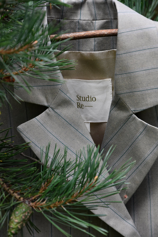 
                      
                        Studio Re- Stripet vest med slag
                      
                    