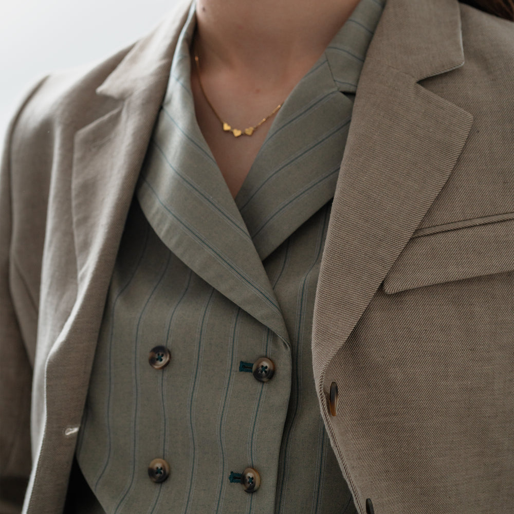 Studio Re- Beige blazer med dobbeltspent stripet vest