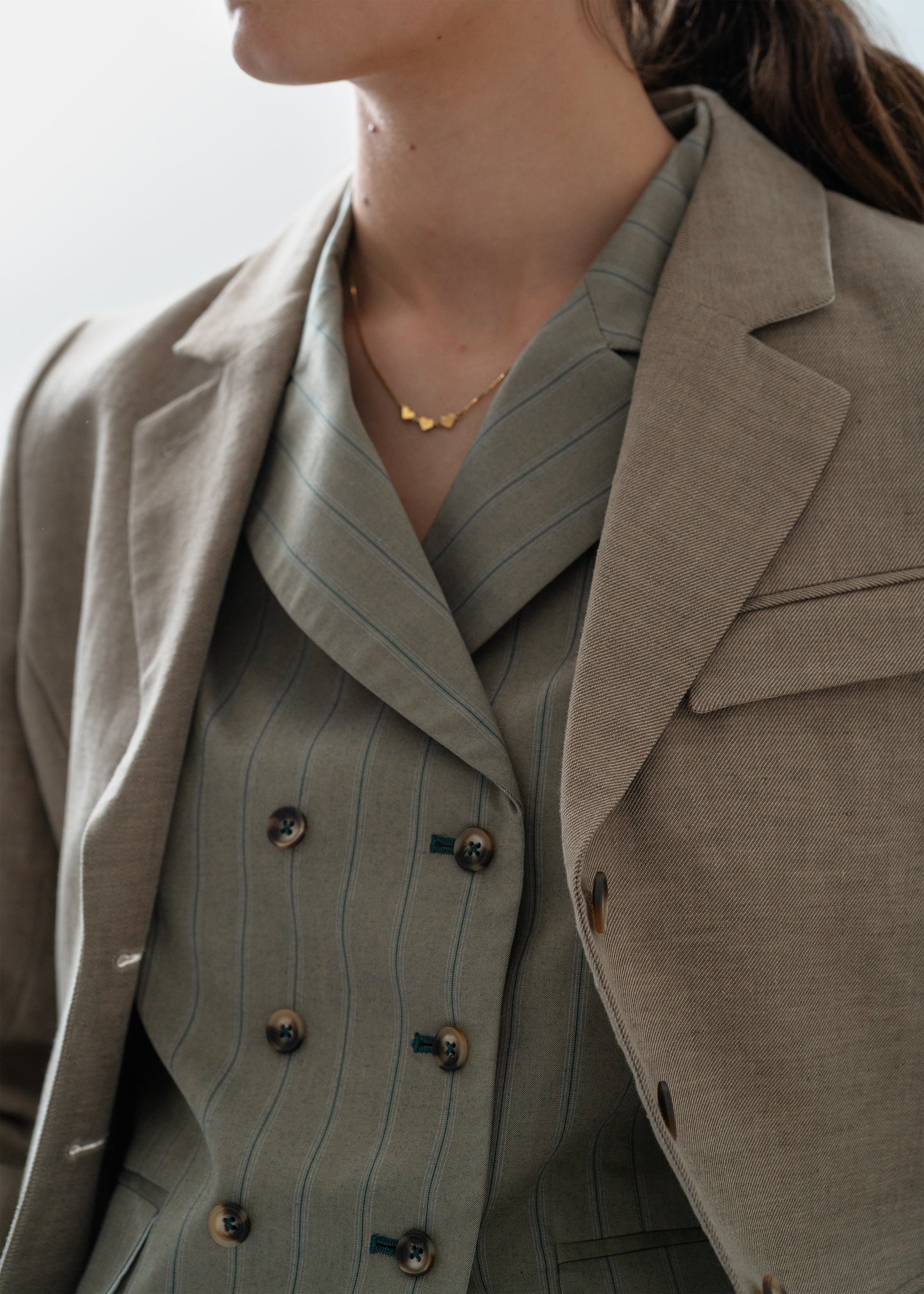 Studio Re- Beige blazer med dobbeltspent stripet vest