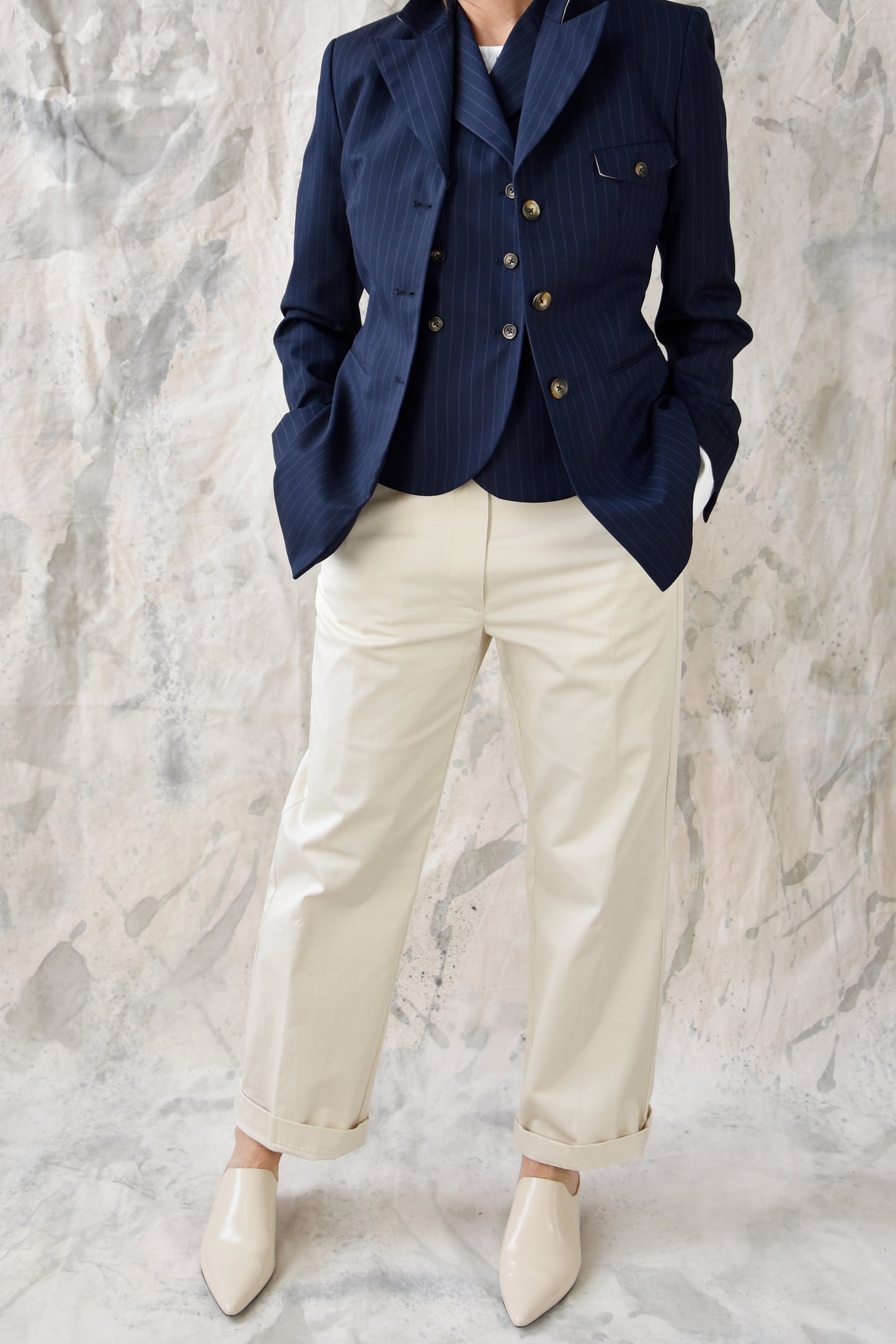Studio Re- Pinstripe blazer og lys bukse
