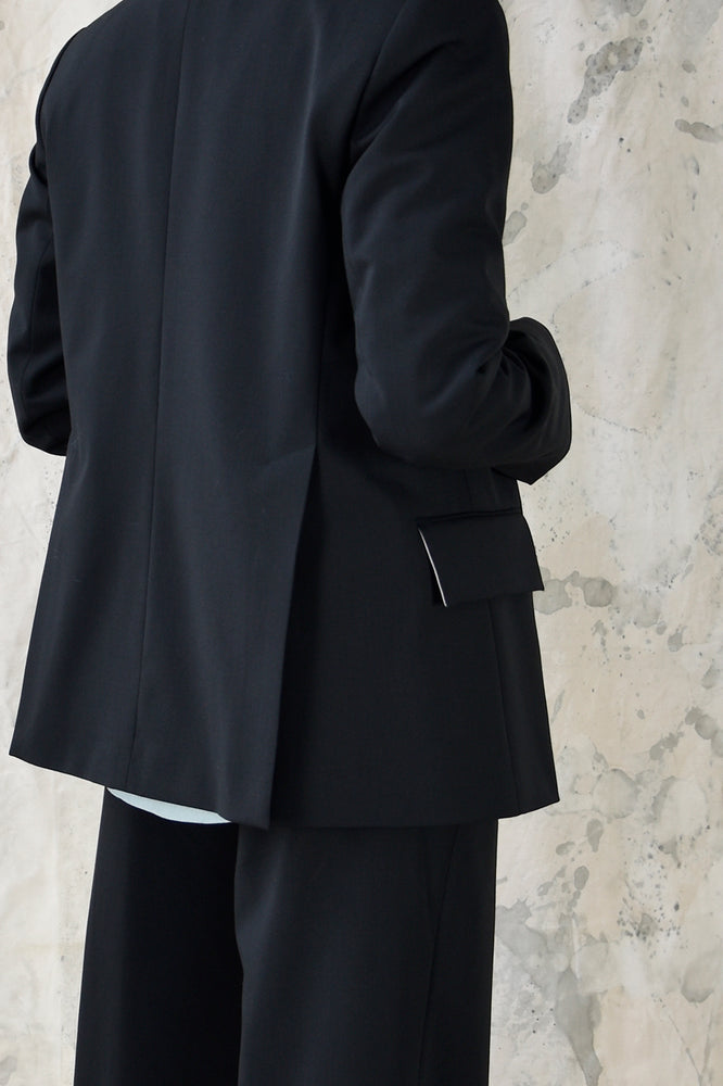 
                      
                        Studio Re- Sort blazer og bukse
                      
                    