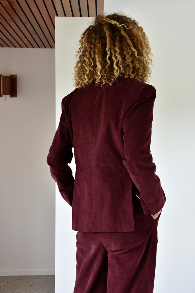
                      
                        Studio Re- Vinfarget kord blazer og bukse
                      
                    