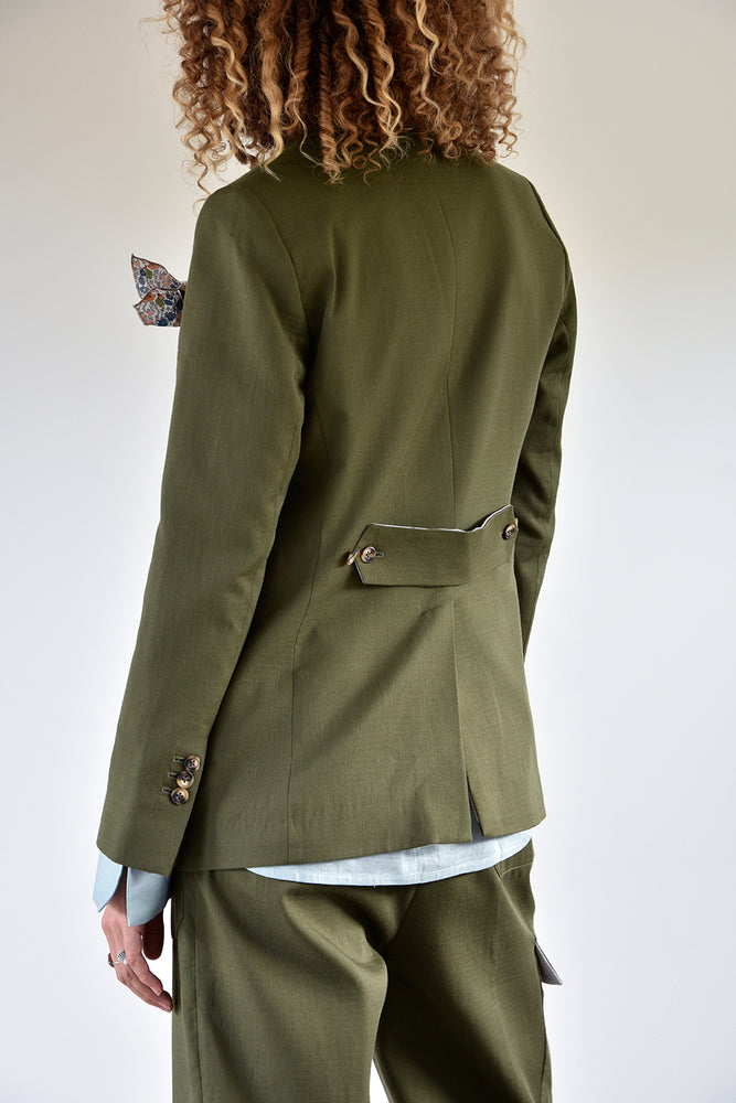 
                      
                        Studio Re- Armygrønn blazer
                      
                    