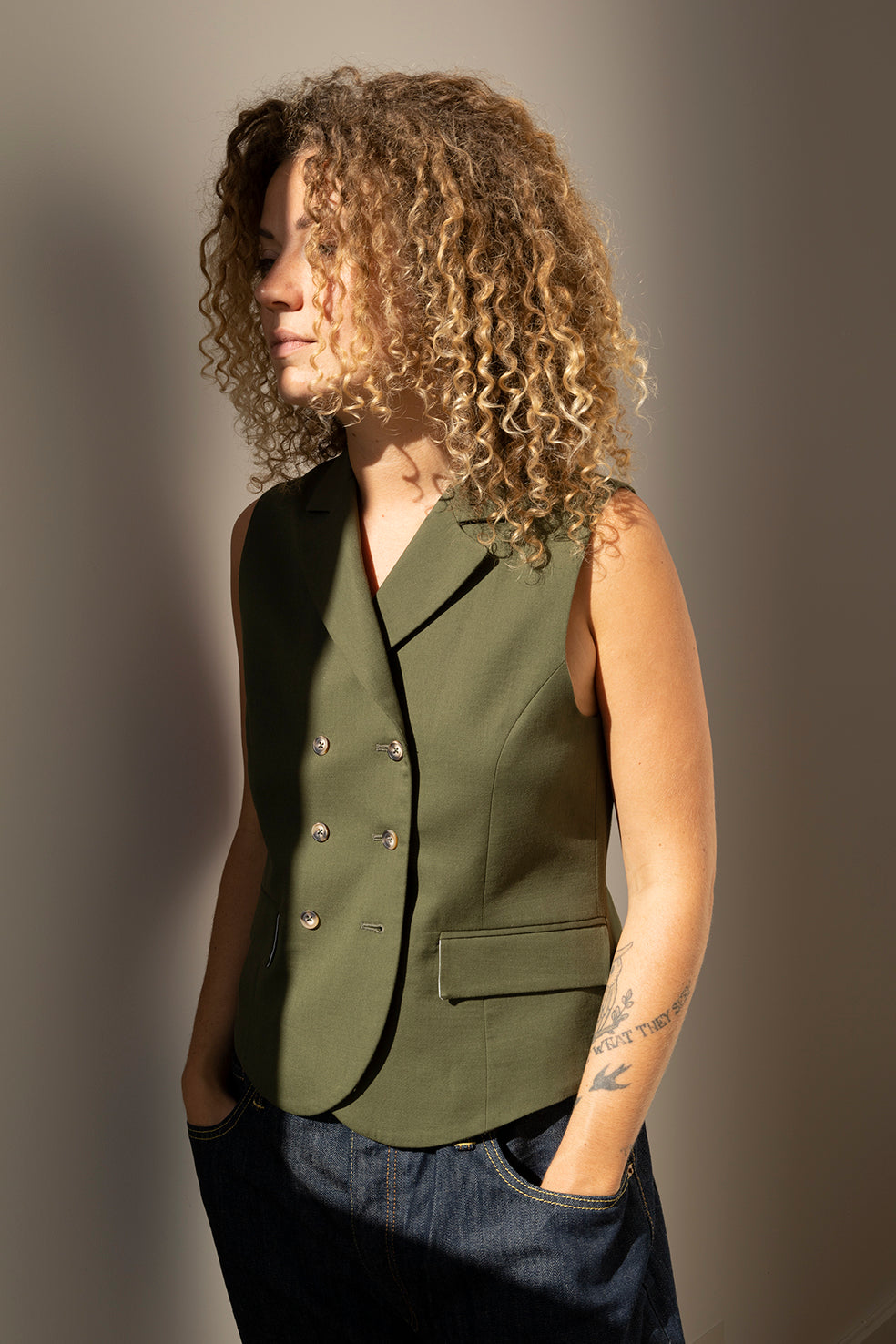 Studio Re- Armygrønn dobbeltspent vest