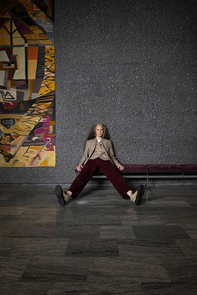 
                      
                        Studio Re- Beige blazer og vest og vinrød kord bukse
                      
                    