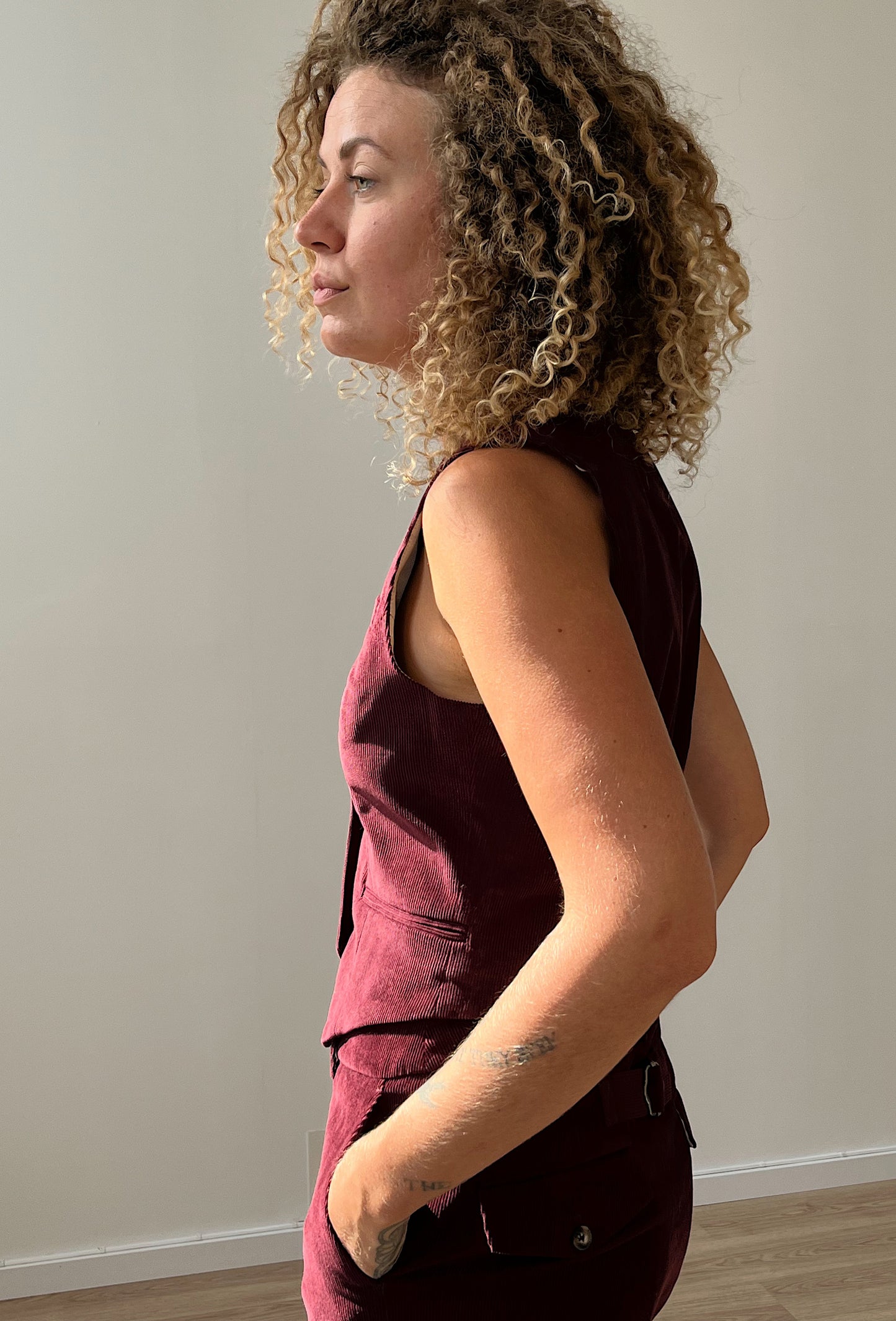 Studio Re- Vinrød kord vest